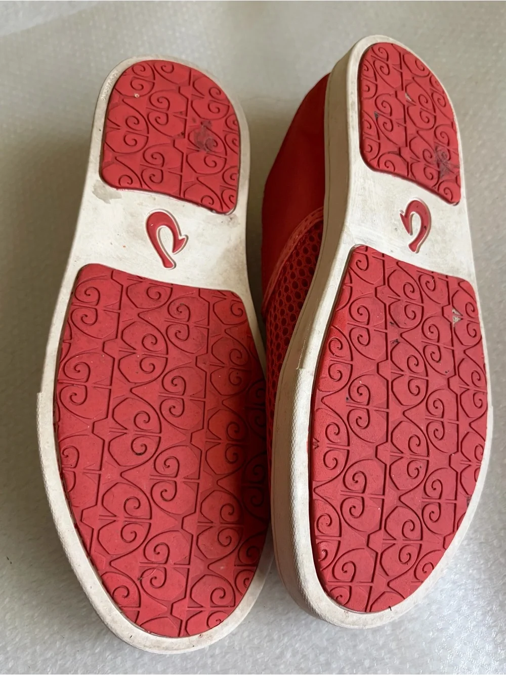 OluKai Pehuea Red Slip-On Mesh Sneakers‎ Sz 8